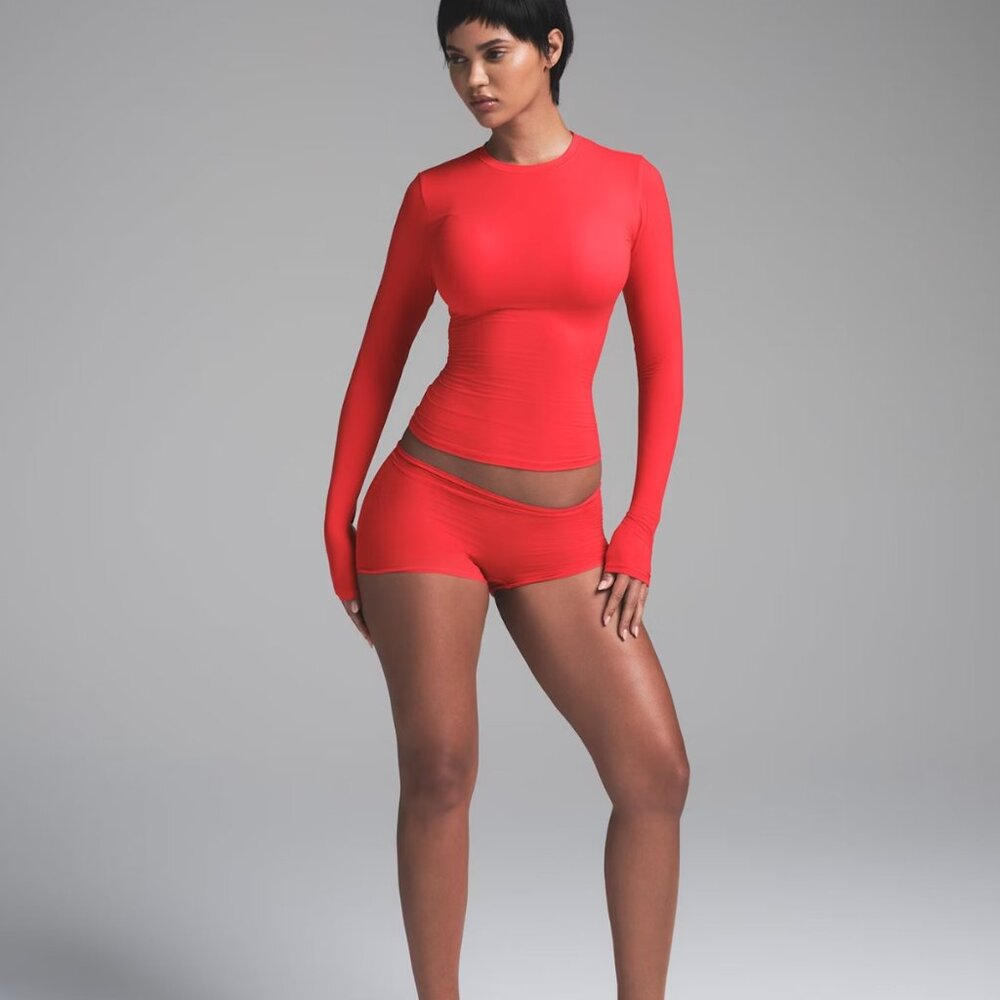 NWT Skims Fits Everybody LONG SLEEVE T-SHIRT Ruby Red Size M